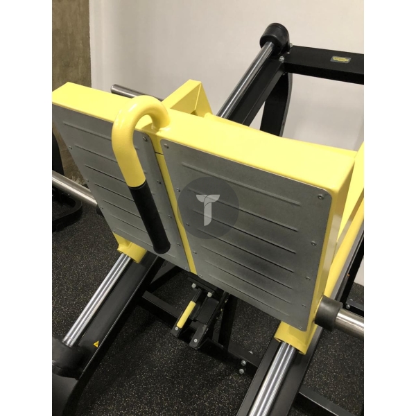 Technogym линейный жим ногами серии Pure MG7500