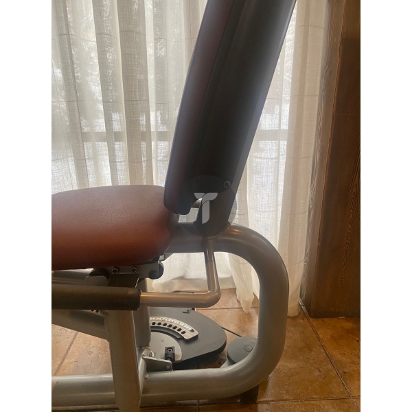 Сведение ног Technogym серии Element