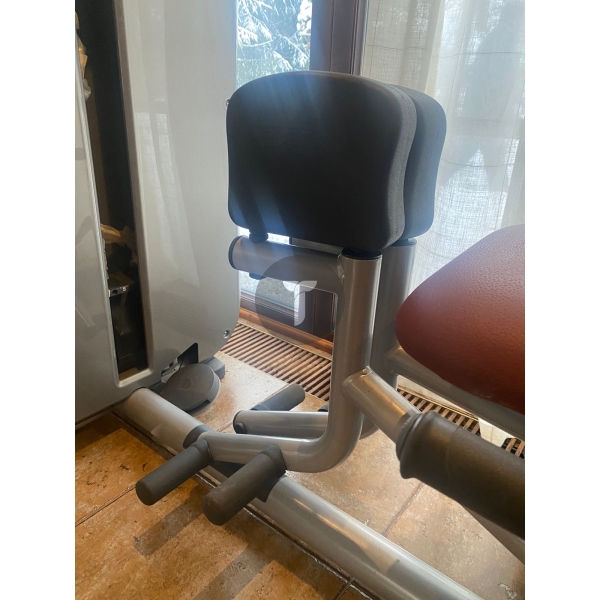 Сведение ног Technogym серии Element