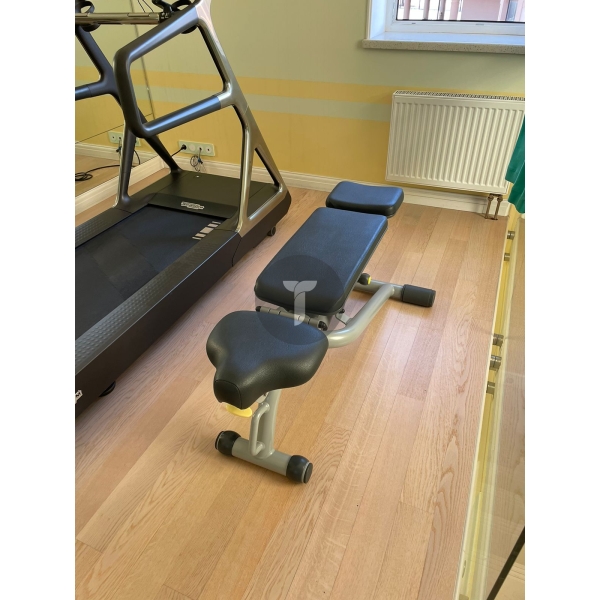 Скамья регулируемая Technogym серии Element
