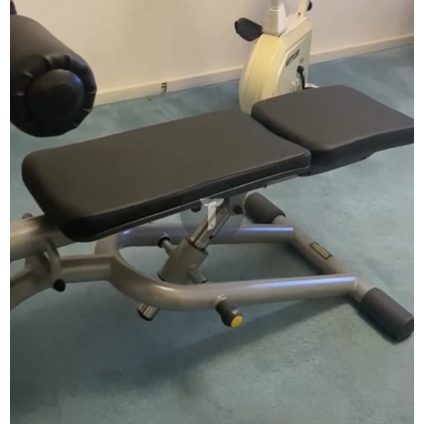 Скамья для пресса Technogym серии Element