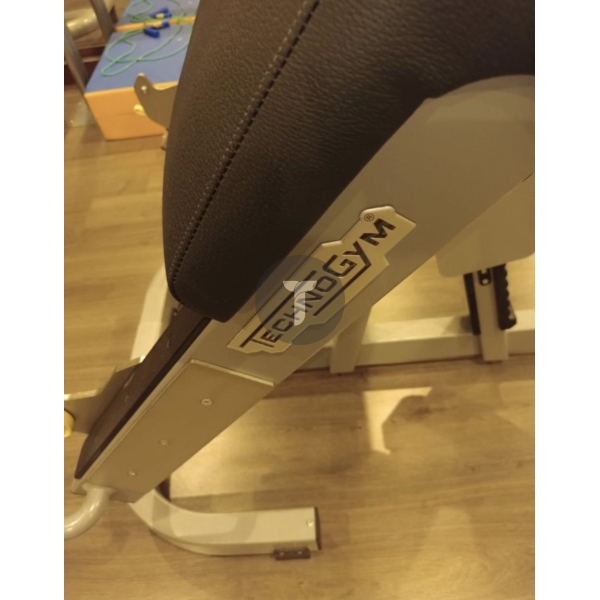 Скамья скота Technogym серии Pure PG06