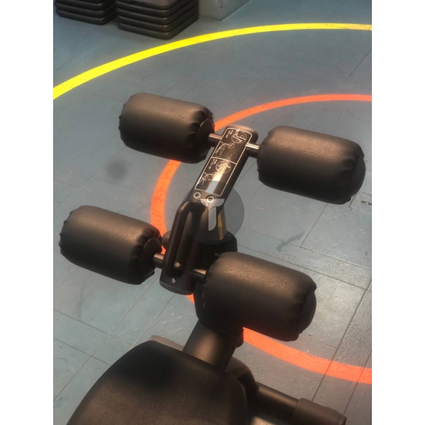 Скамья для пресса Technogym серии Selection