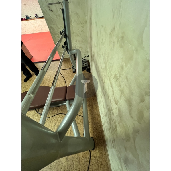 Скамья для жима со стойкой Technogym Selection