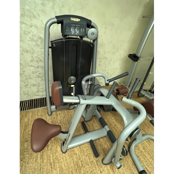 Тяга с упором в грудь Technogym Low Row серии Selection
