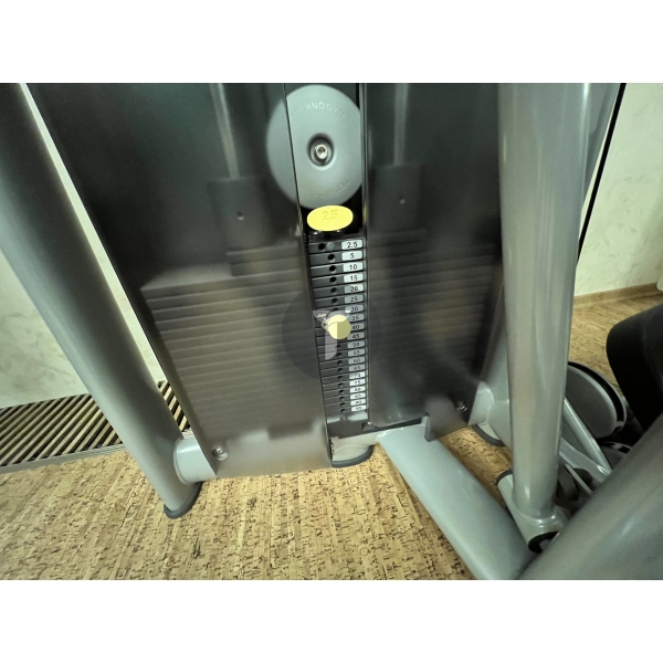 Тяга с упором в грудь Technogym Low Row серии Selection
