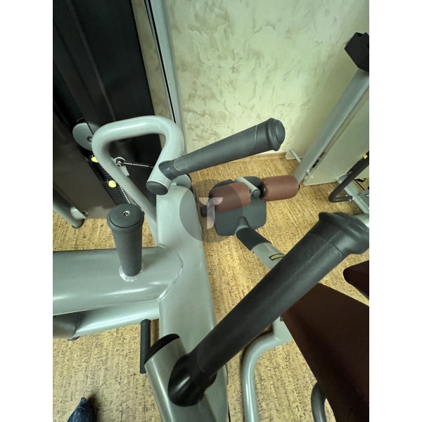 Тяга с упором в грудь Technogym Low Row серии Selection