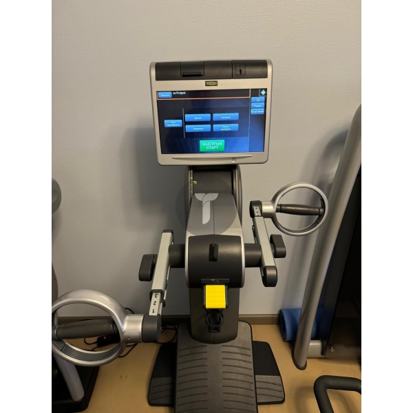 Technogym Top Excite 700 TV велотренажер для рук сидение со спинкой